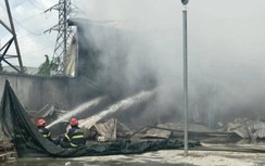 Đang cháy lớn tại xưởng sản xuất bóng đèn rộng nghìn m2 ở Hải Phòng