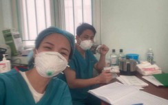 Mẹ căng bầu sữa nơi chống dịch, con thơ khóc đòi mẹ qua “tivi”