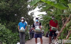 Ấm lòng em nhỏ trong Tết thiếu nhi đặc biệt ở vùng tâm dịch Bạc Liêu