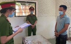 Khởi tố tài xế xe Chín Nghĩa nhổ nước bọt, nhốt CSGT, thông chốt kiểm dịch