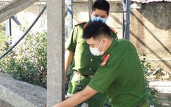 Trạm trộn bê tông "khủng" lấn chiếm hành lang đê bị lập hàng rào khóa cứng