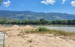 Đoàn liên ngành thấy gì khi kiểm tra camera, trạm cân ở mỏ cát Đại Lộc?