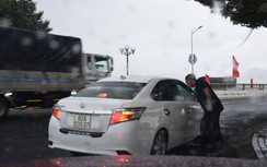 Bó tay với taxi dù lộng hành phố núi?