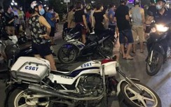 Vi phạm giao thông còn tạt đầu xe công vụ khiến hai CSGT bị thương