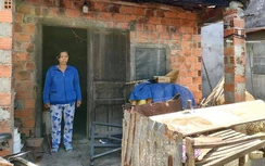 Con bị TNGT tử vong, mẹ tâm thần không tiền mai táng