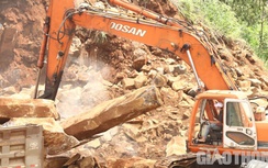 Đột nhập "thiên đường" đá lậu trên cung đường độc đạo ở Đắk Nông