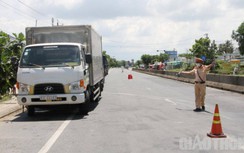 Bạc Liêu “nới lỏng” vận tải hàng hóa vào tỉnh, lấy mẫu tại chốt kiểm soát