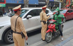 CSGT "đón lõng" vượt đèn đỏ, tài xế Grab choáng váng vì bị phạt tiền triệu