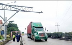 Xe quá tải "dở chiêu" che biển số qua trạm cân tự động trên QL5