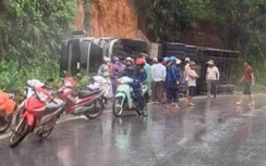 Xe máy tông xe đầu kéo, 2 người tử vong, 1 người bị thương