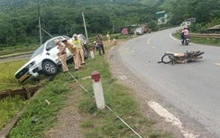 Video: Khoảnh khắc thanh niên vun vút lao xe máy "đấu đầu" xe bán tải