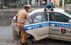 CSGT giúp thí sinh hỏng xe, quên giấy tờ, đi nhầm địa điểm kịp đến dự thi