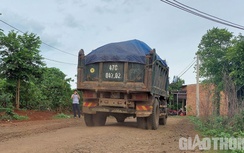 "Làm gì có chuyện xe chở quá tải, đầy bụi, đường hỏng đã có chủ mỏ lo"