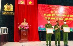 Hai thượng uý công an lao ra cứu 1 phụ nữ chới với, hoảng loạn giữa hồ Tây