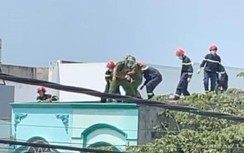 Thanh niên nghi ngáo đá, cầm dao đòi chém người và định tự tử