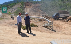 Hàng loạt rào chắn, hộ lan cao tốc La Sơn -Túy Loan bị tháo dỡ