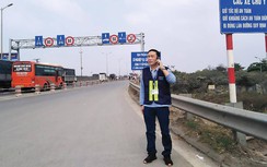 Những phóng viên “phân luồng giao thông” mỗi ngày