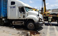 CSGT dùng xe đầu kéo cản đường tài xế “xe điên” trên QL1