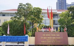 UBND quận 7 vẫn bảo đảm hoạt động sau ca mắc là cán bộ tiếp nhận hồ sơ