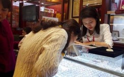 Giá vàng hôm nay 25/6: Vàng trong nước diễn biến trái chiều
