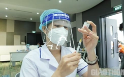 Bác sĩ nói gì về nguy cơ xung đột khi tiêm 2 mũi vaccine Covid của 2 hãng?