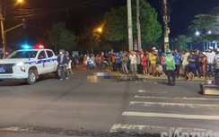 Người thân gào khóc bên thi thể người đàn ông bị xe tải cán