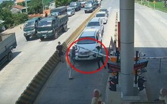 Nhóm tài xế đi ngược chiều vào làn thu phí BOT Ninh Xuân, táo tợn bẻ barie