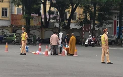 Video TNGT ngày 26/6: Người phụ nữ đi bộ bị xe tải cán tử vong thương tâm