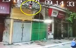 Hé lộ nguyên nhân bé gái rơi từ lan can tầng 2 xuống ở Nam Định