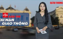 Video TNGT 2/7: Leo dải phân cách giữa đường, tài xế may mắn thoát nạn