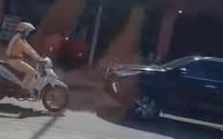 Dân lao vào đòi đánh tài xế chống đối CSGT, lùi xe tốc độ cao trên QL1