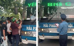 Thanh tra giao thông Hà Nội chặn bắt xe khách vi phạm quy định phòng dịch
