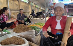 Về nơi nhiều phụ nữ “mê”... thuốc lào