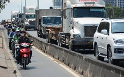 TP.HCM: Ám ảnh ùn tắc, tai nạn đường vào cảng Cát Lái