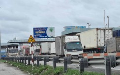 Cao tốc TP.HCM-Trung Lương kẹt xe do tài xế thiếu giấy xét nghiệm PCR