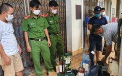 Bắt giữ xe ô tô vận chuyển 1.600 chai rượu ngoại nhập lậu tiền tỷ