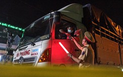 Thiếu giấy xét nghiệm, nhiều tài xế phải quay đầu xe khi đến cửa ngõ TP.HCM