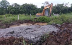 Bạc Liêu: Xe "lạ" đổ bùn thải vào KDC, dân bức xúc chặn xe, báo chính quyền