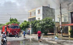Cháy lớn tại xưởng kinh doanh vật liệu điện ở Hải Phòng