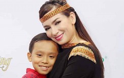 Phi Nhung tung ảnh ôm Hồ Văn Cường, gửi tiền từ thiện và triết lý sâu sắc