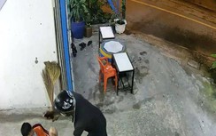 Truy xét vụ xịt hơi cay vào 2 em nhỏ đang ngồi trước nhà, cướp điện thoại