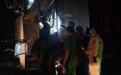 Tài xế dương tính ma túy "thông chốt" kiểm dịch, vượt đèn đỏ chạy trốn