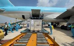 Cận cảnh gần 1 triệu liều vắc-xin Covid-19 vừa xuống sân bay Tân Sơn Nhất