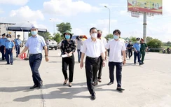 Chủ tịch Hà Nội Chu Ngọc Anh thị sát các chốt kiểm dịch Covid-19