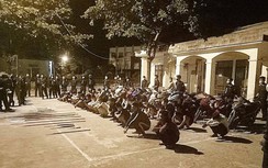 Cảnh sát cơ động vây bắt 30 thiếu niên mang hung khí "dàn trận" hỗn chiến