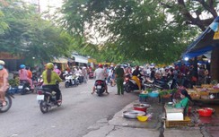 Bạc Liêu: Chen chân mua bán trước "giờ G" dù chợ truyền thống vẫn được họp