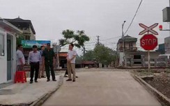 Cảnh giới hơn 370 đường ngang, lối đi tự mở qua đường sắt