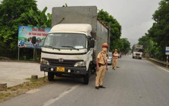 Dùng xe chuyên dụng đuổi theo xe tải vượt chốt 3km để kiểm tra y tế tài xế