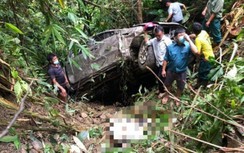 Xe bán tải lao xuống vực sâu, giám đốc và phó giám đốc tử vong tại chỗ