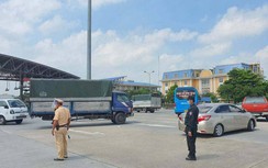 Hà Nội ngày đầu giãn cách: 100% phương tiện quay đầu, trừ xe "luồng xanh"